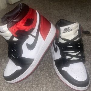 Jordan one retro high (Satin Black Toe)